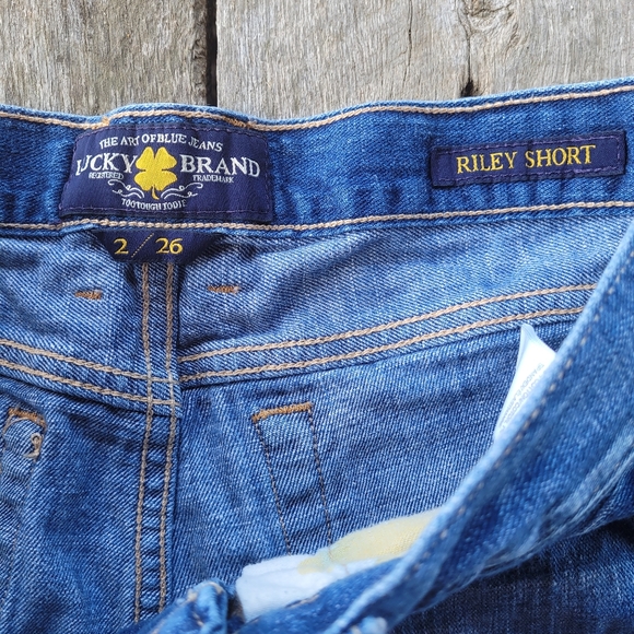 Lucky Brand "Riley" Short - Picture 2 of 3